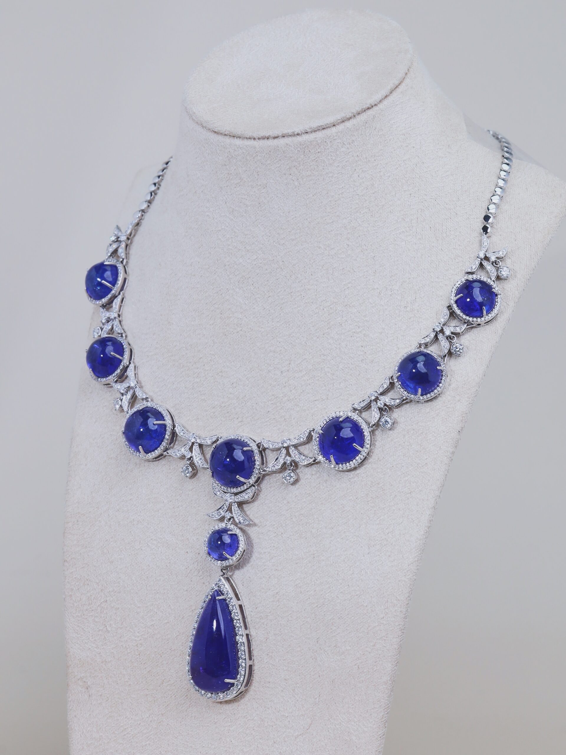 128.55 Carat Tanzanite and Diamond Necklace with Detachable Pendant in 18K White Gold - Image 2