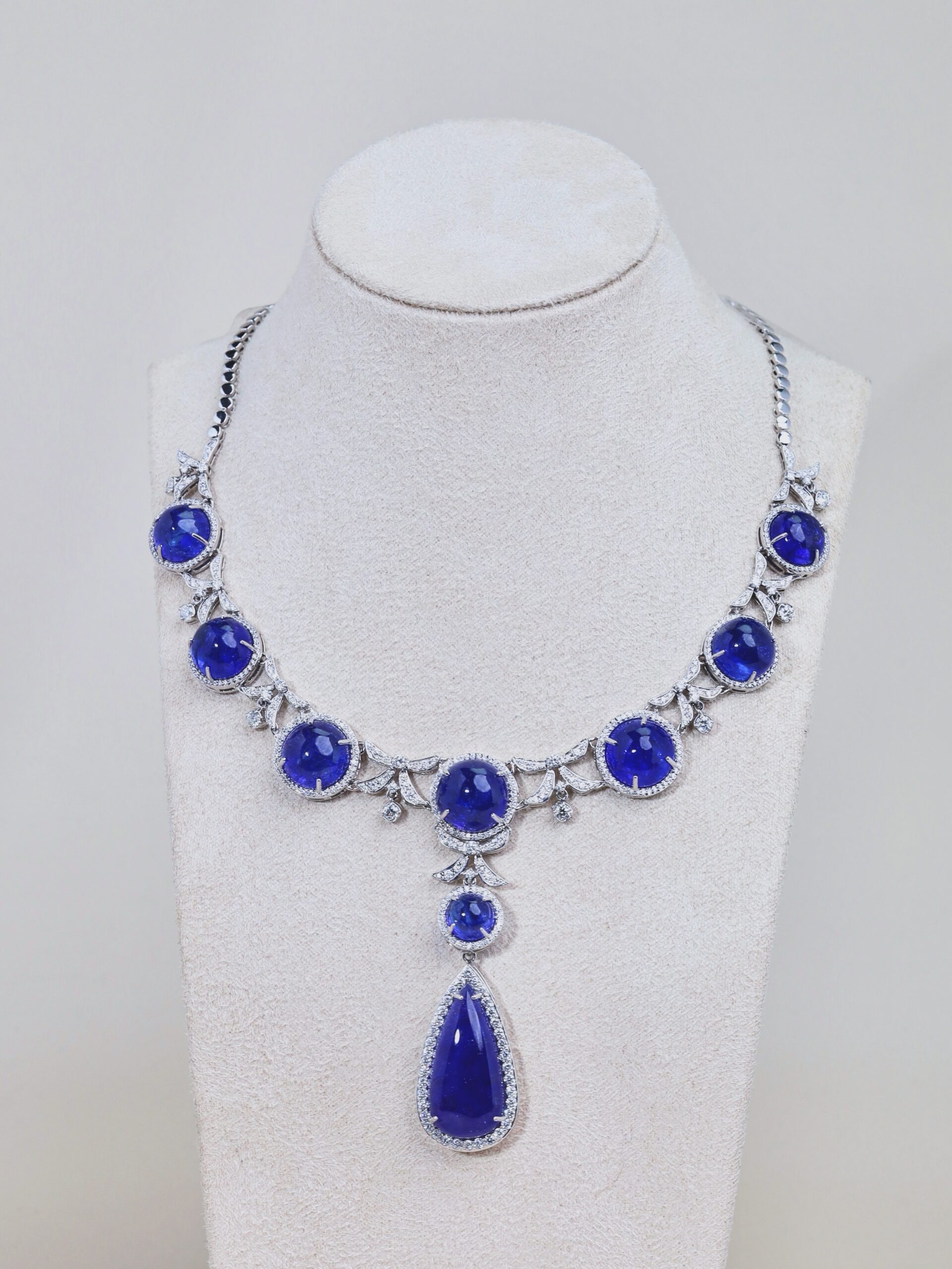 128.55 Carat Tanzanite and Diamond Necklace with Detachable Pendant in 18K White Gold - Image 5