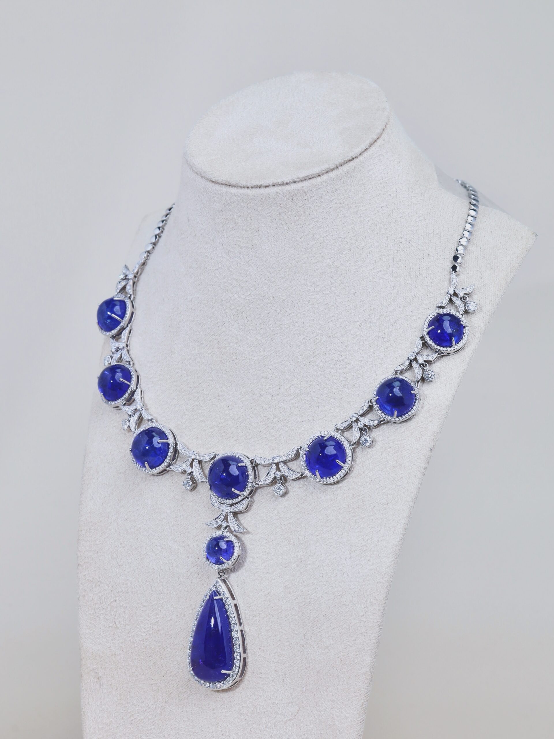 128.55 Carat Tanzanite and Diamond Necklace with Detachable Pendant in 18K White Gold - Image 7