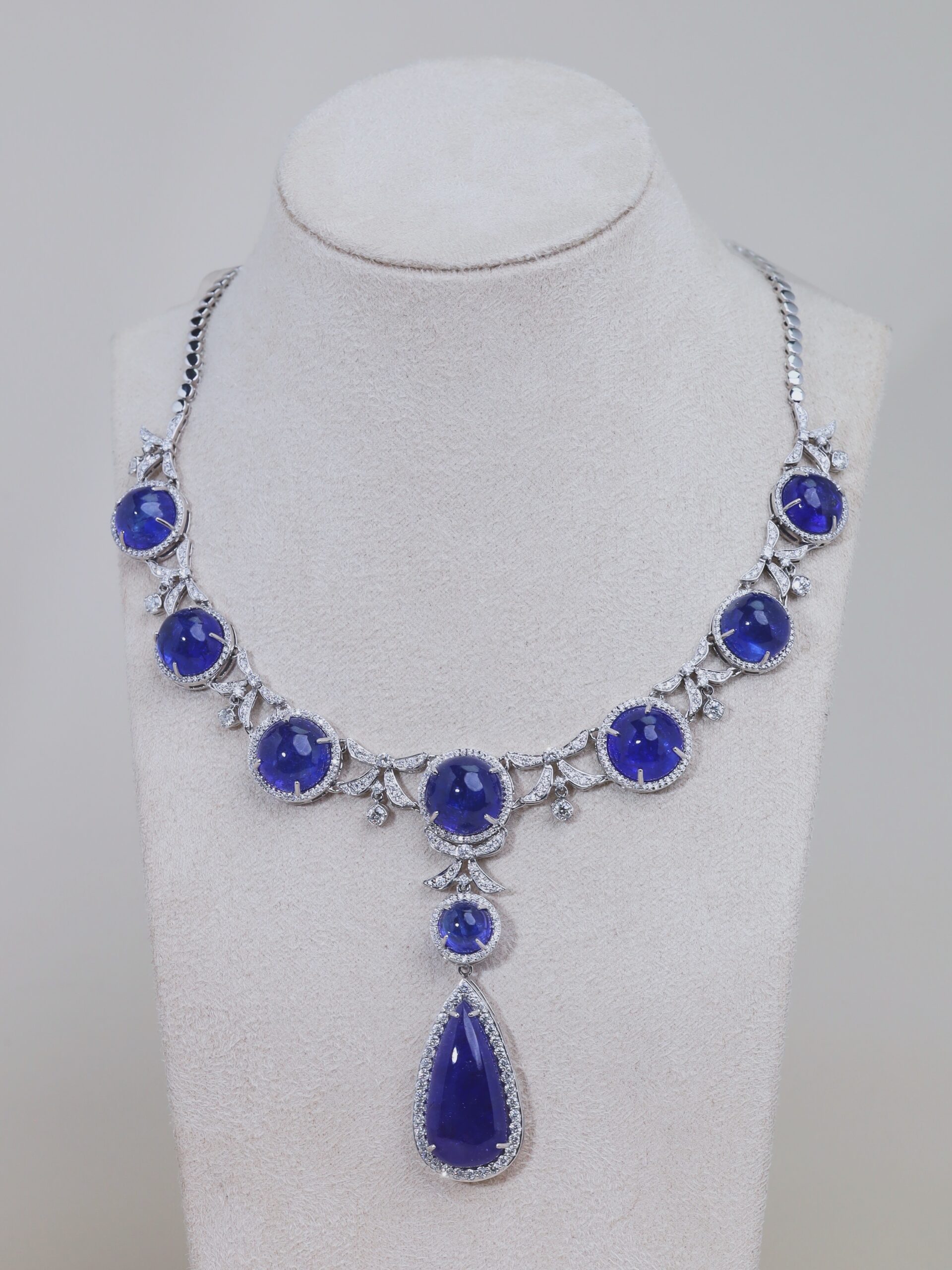 128.55 Carat Tanzanite and Diamond Necklace with Detachable Pendant in 18K White Gold - Image 4