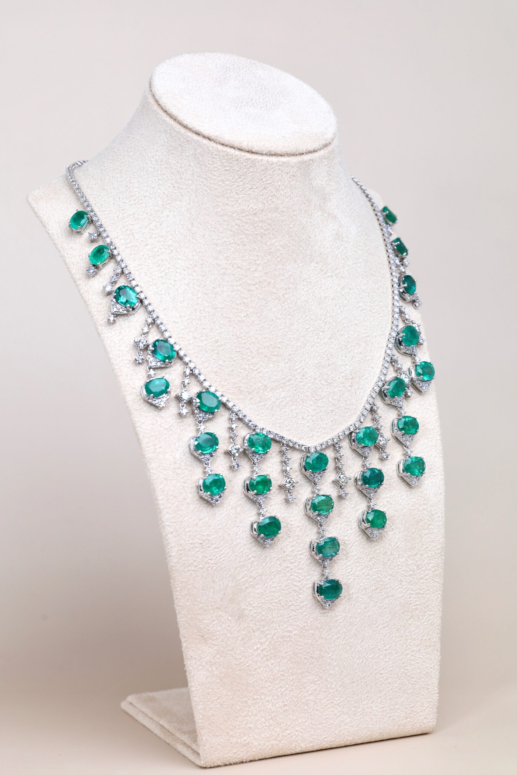 54.15 Carat Zambian Emerald and Diamond Necklace in 18K White Gold - Image 2