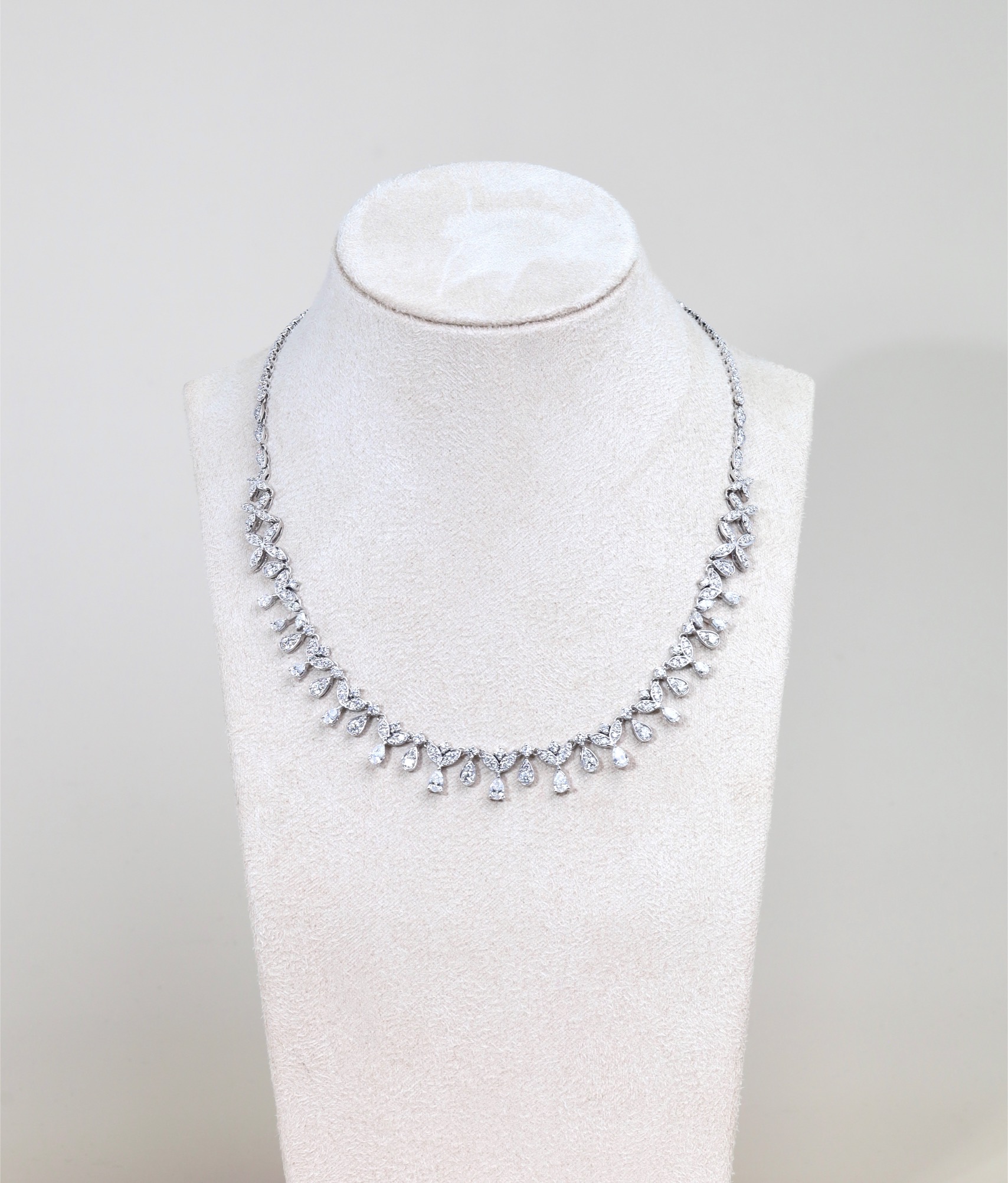 10.54 Carat Fancy Diamond Necklace in 18K White Gold - Image 3