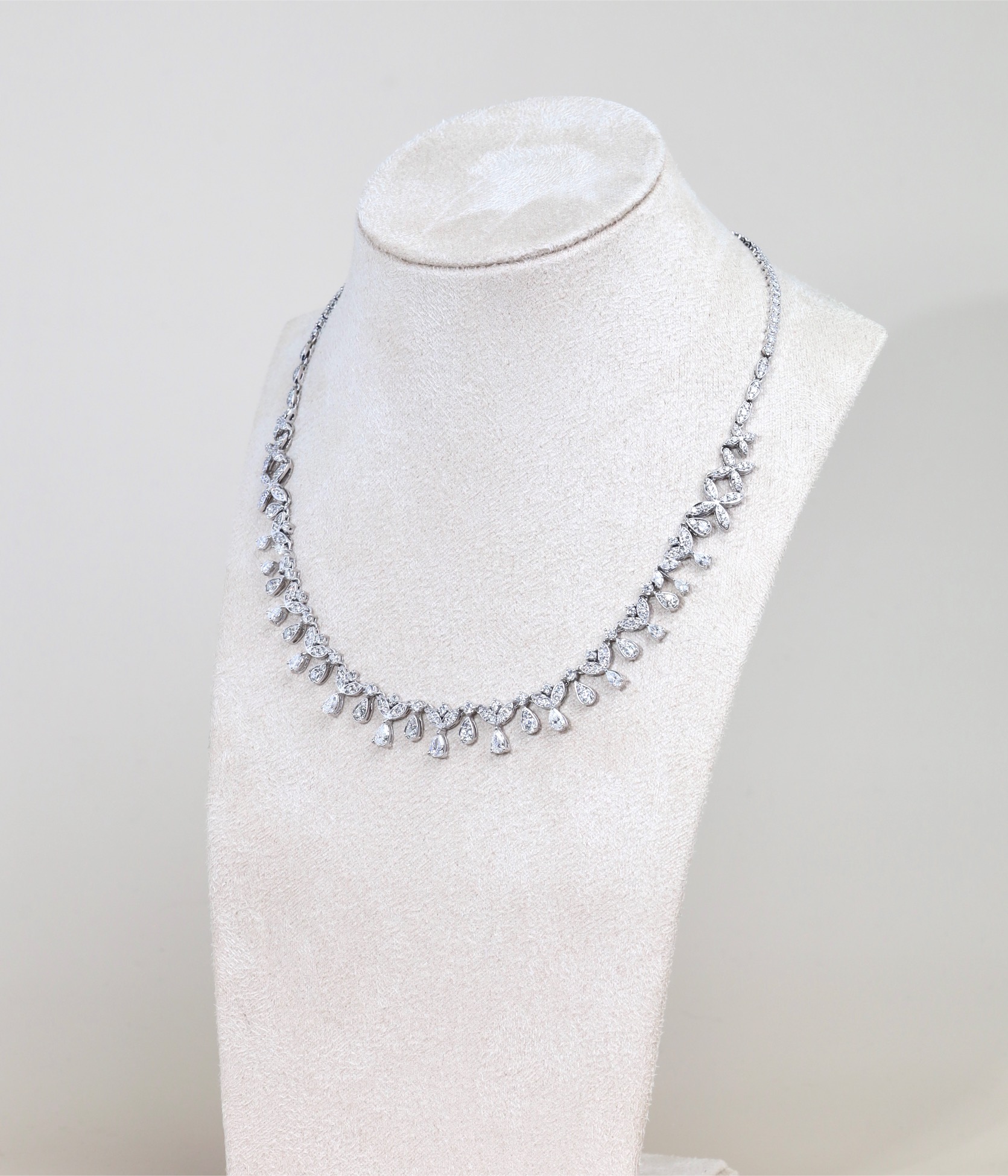 10.54 Carat Fancy Diamond Necklace in 18K White Gold - Image 4