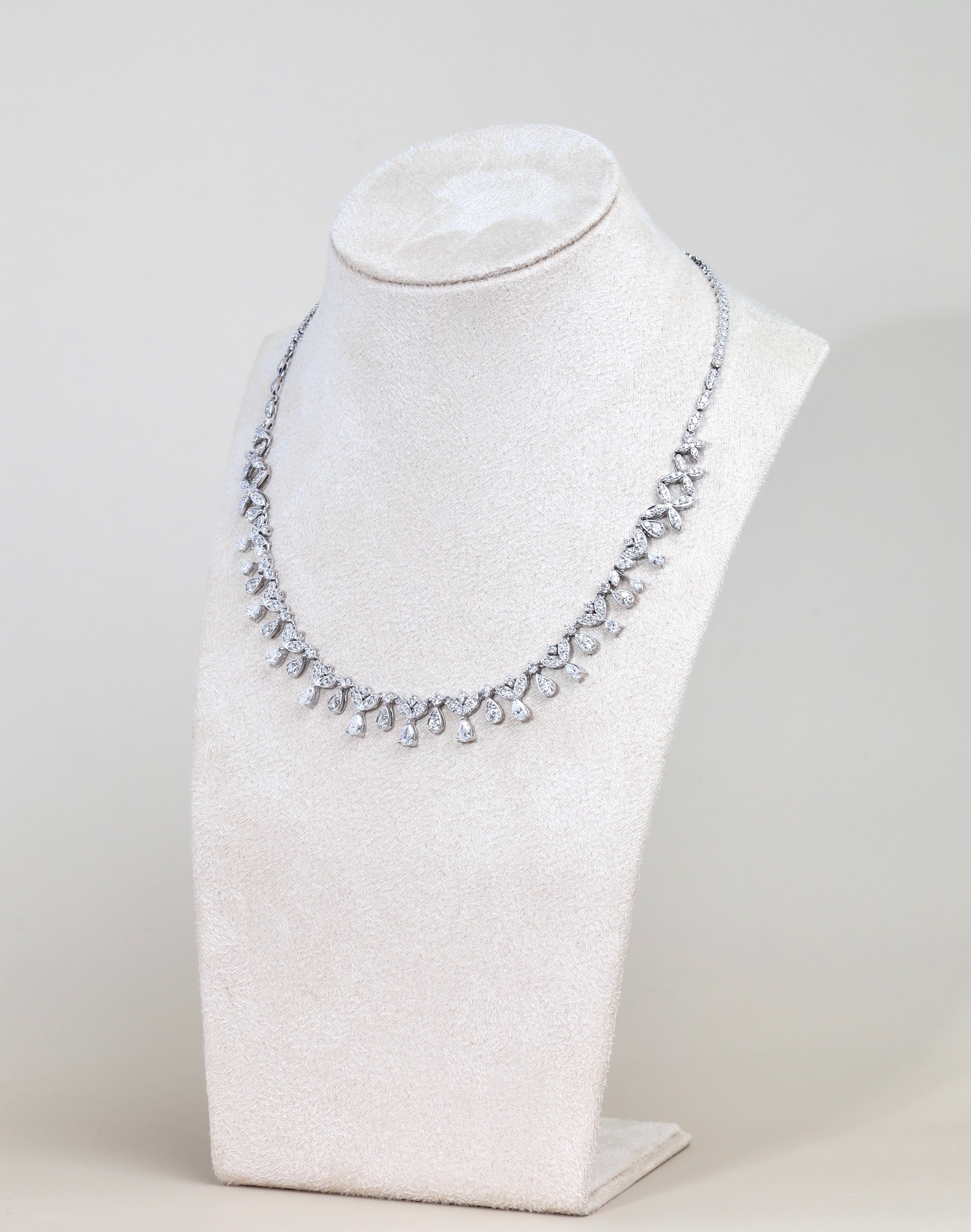10.54 Carat Fancy Diamond Necklace in 18K White Gold - Image 5