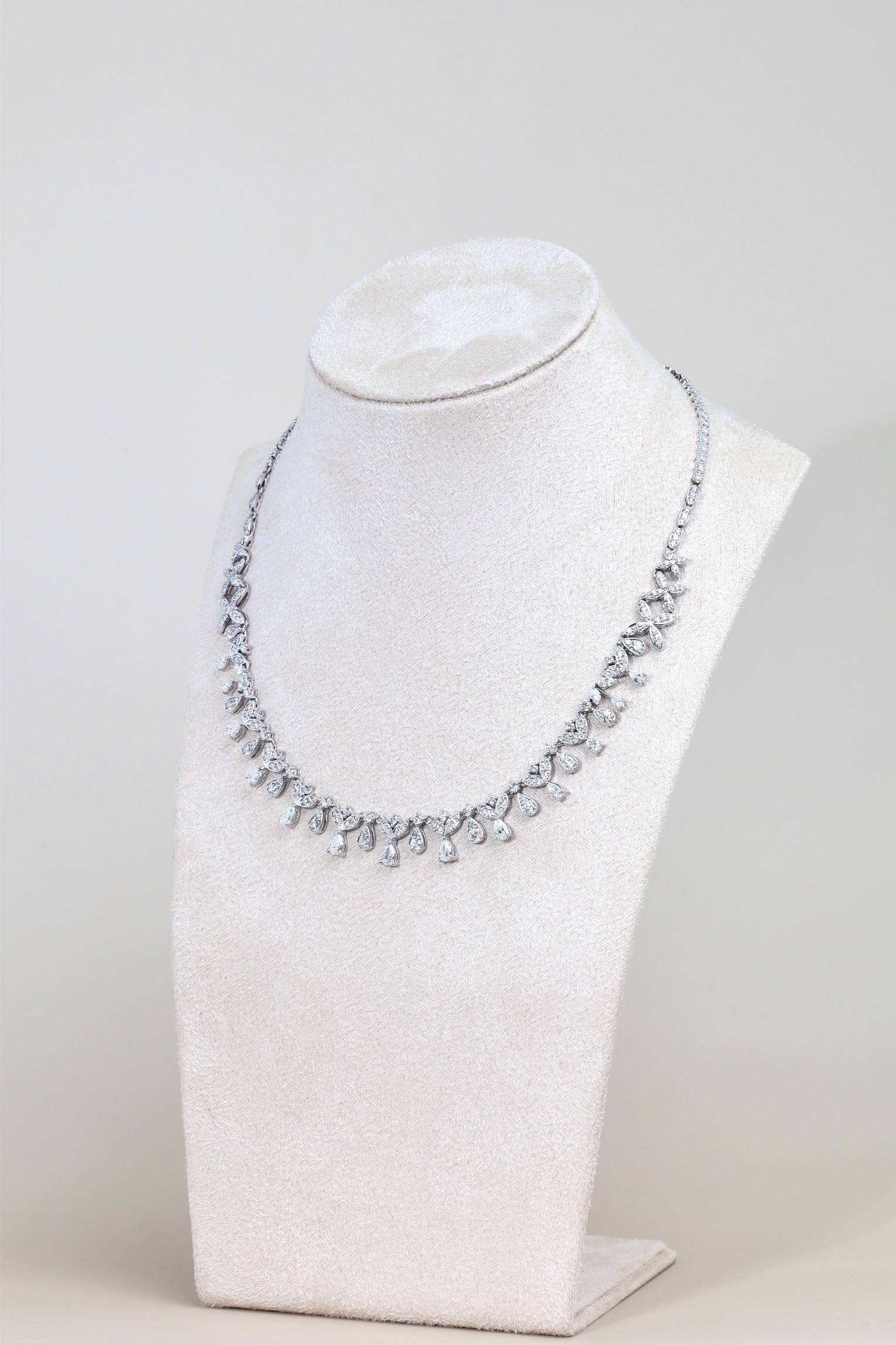 10.54 Carat Fancy Diamond Necklace in 18K White Gold - Image 6