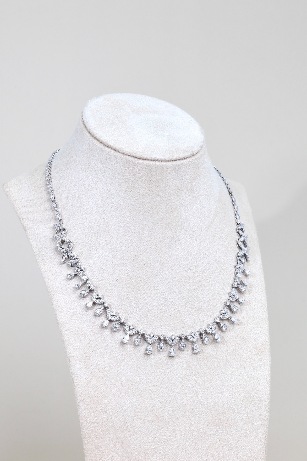 10.54 Carat Fancy Diamond Necklace in 18K White Gold - Image 7