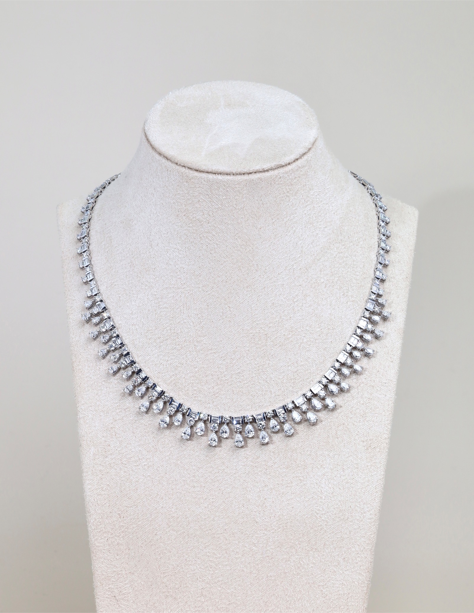 21.41 Carat Fancy Diamond Necklace in 18K White Gold - Image 3