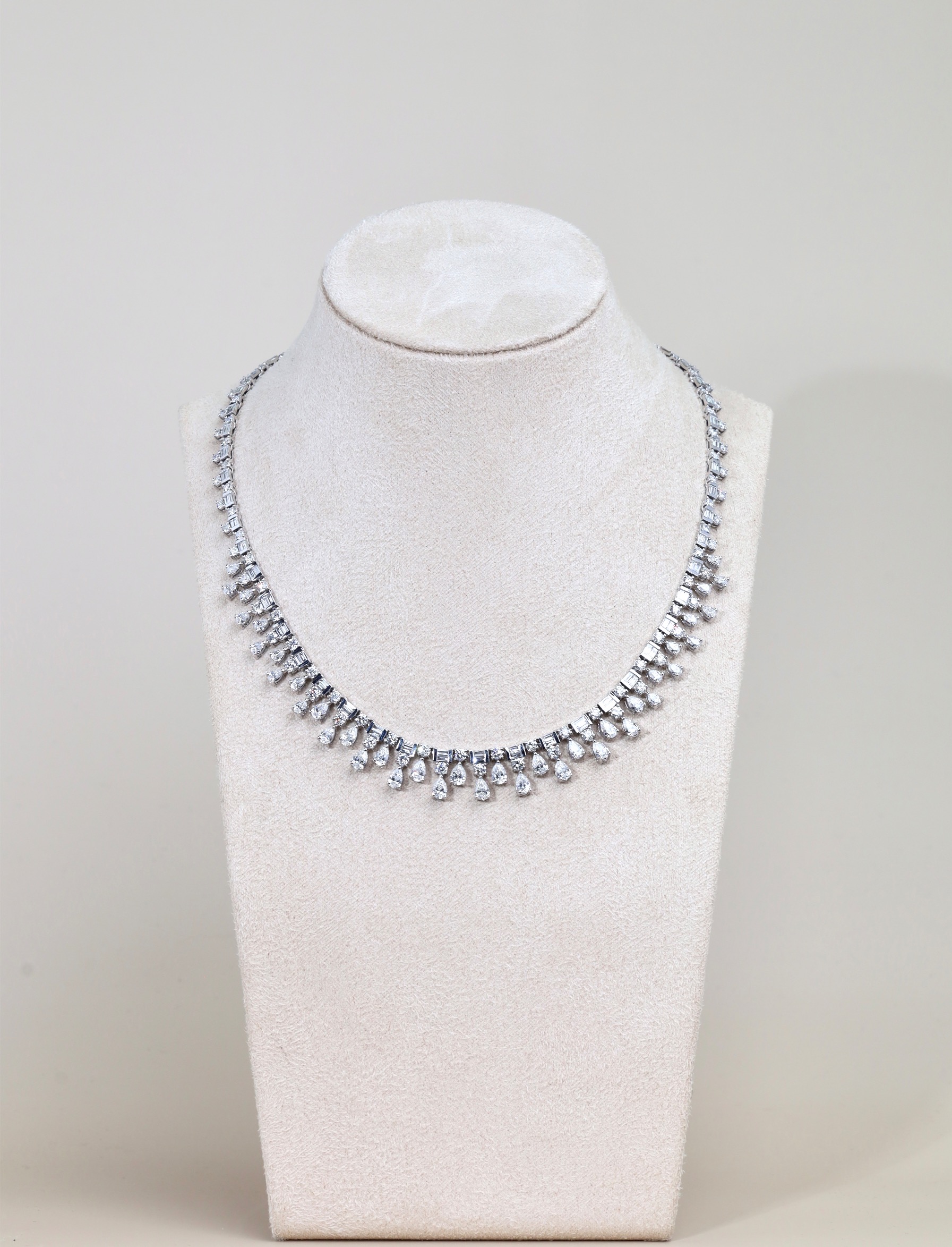 21.41 Carat Fancy Diamond Necklace in 18K White Gold - Image 4