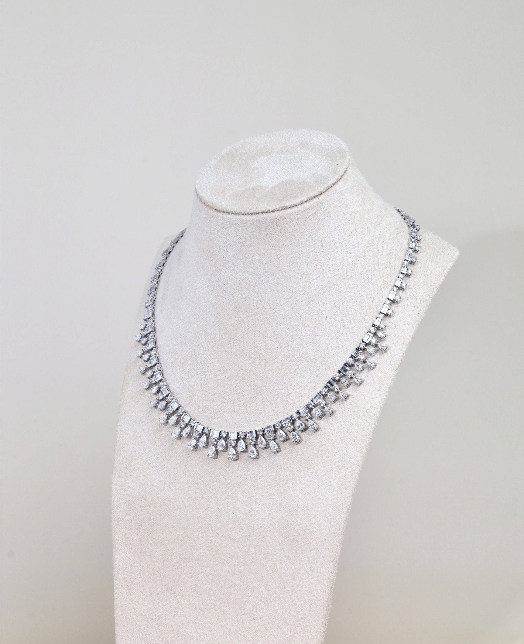 21.41 Carat Fancy Diamond Necklace in 18K White Gold - Image 6