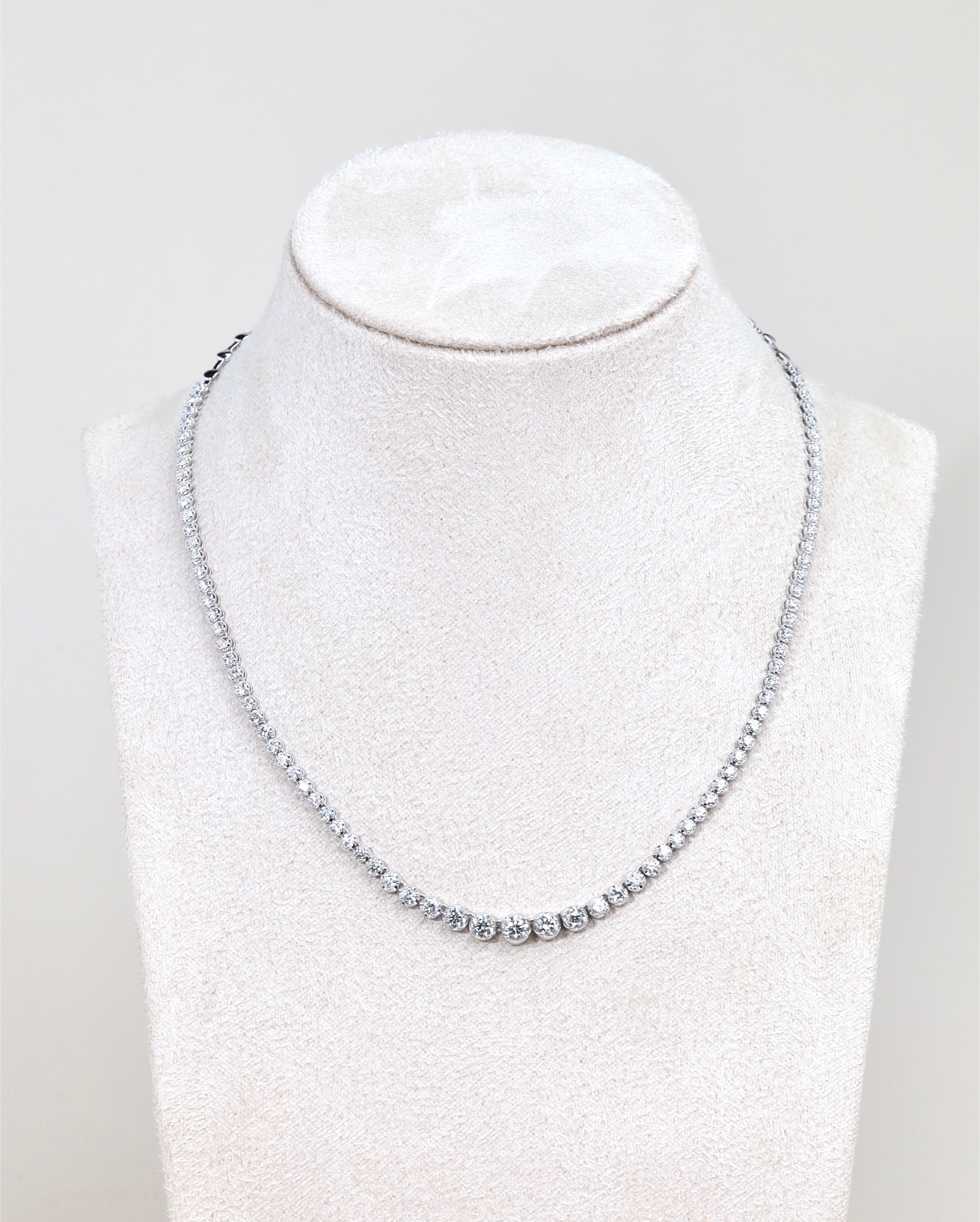 6.16 Carat Semi-Eternity Diamond Necklace in 18K White Gold - Image 5
