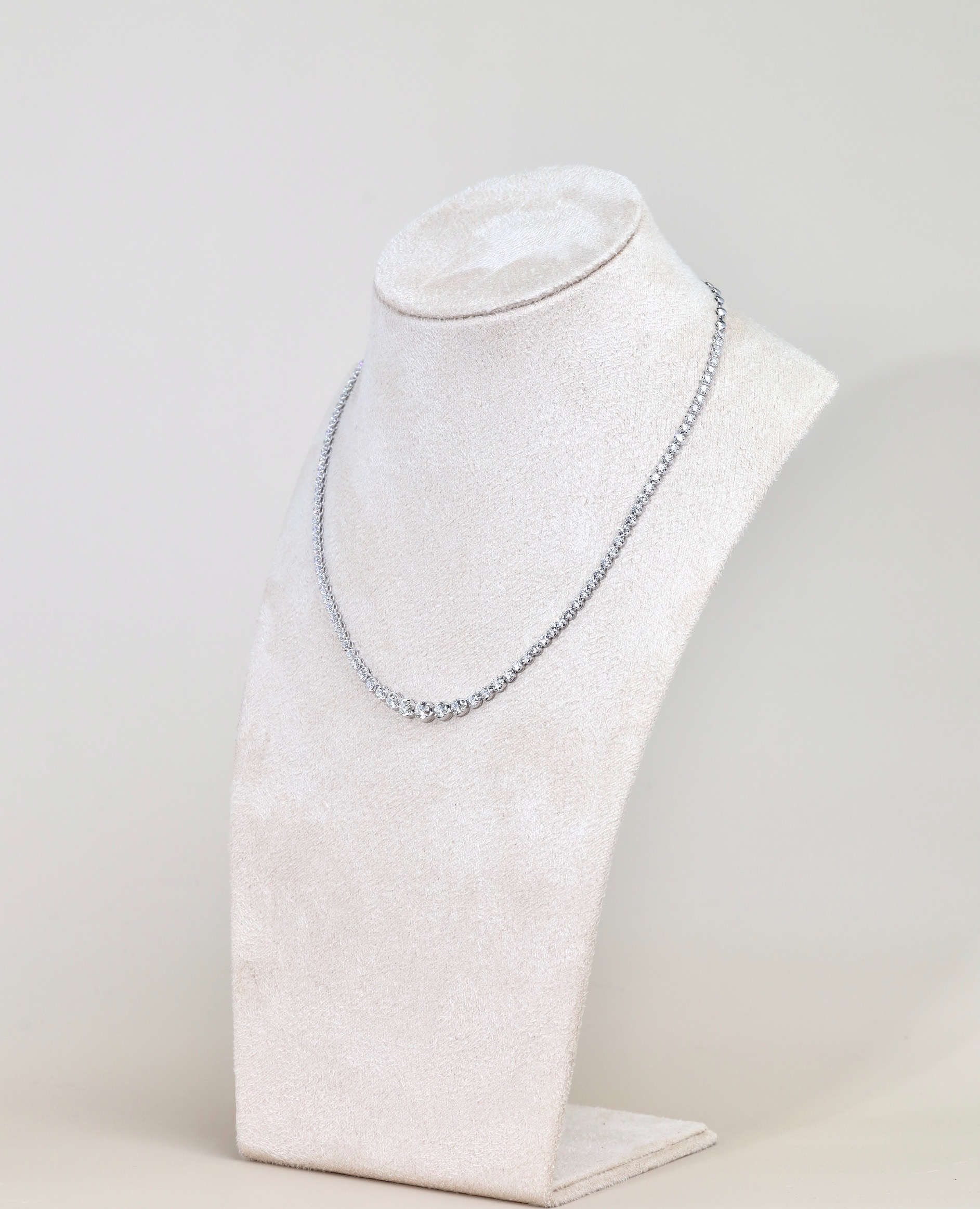 6.16 Carat Semi-Eternity Diamond Necklace in 18K White Gold - Image 7