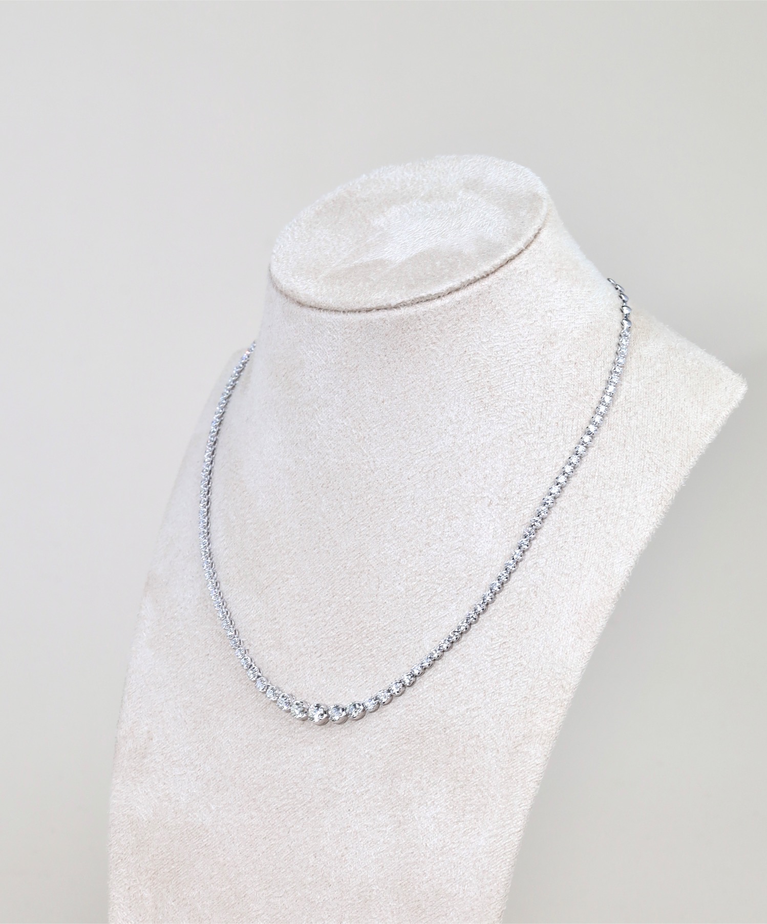 6.16 Carat Semi-Eternity Diamond Necklace in 18K White Gold - Image 8