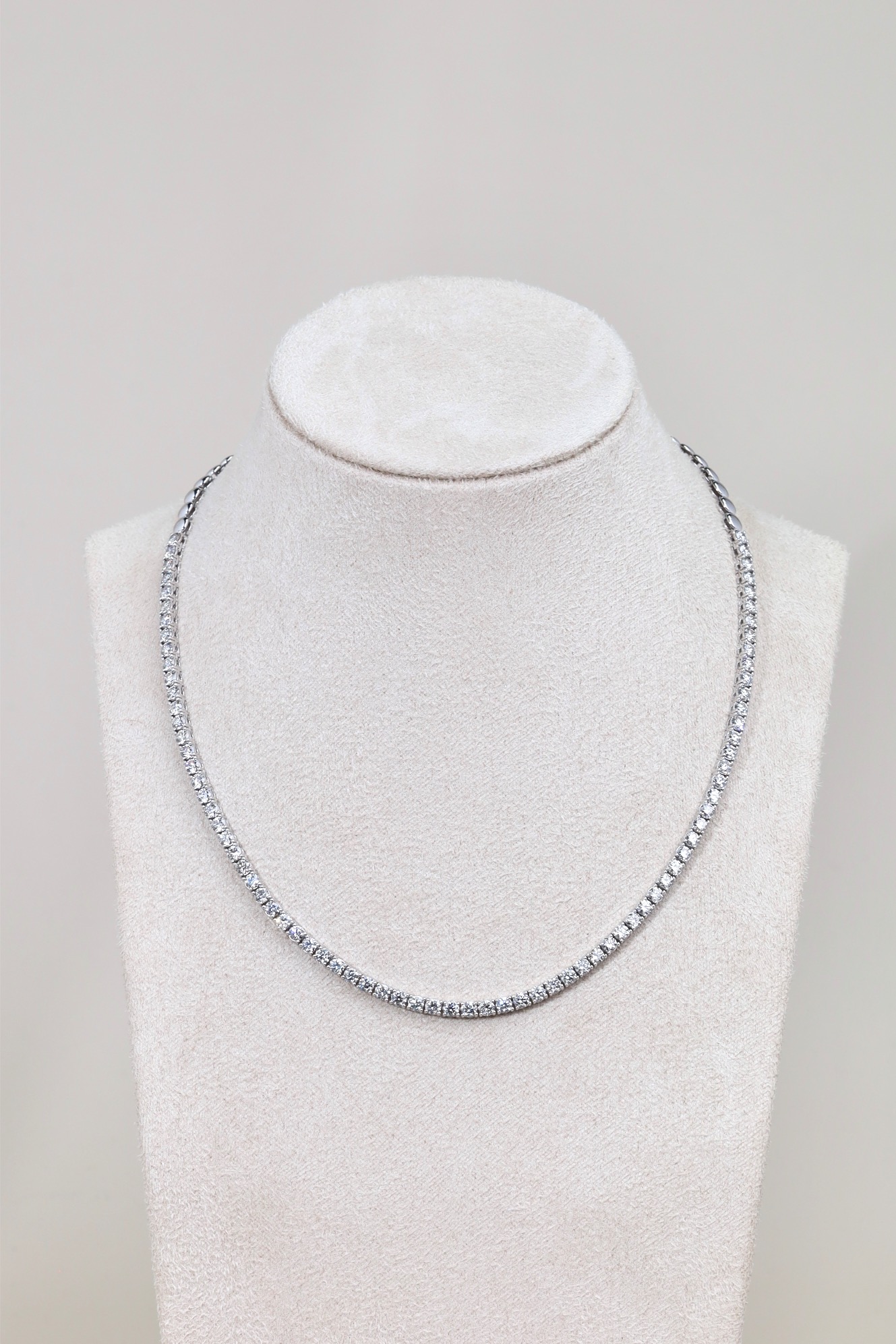 8.10 Carat Semi-Eternity Diamond Necklace in 18K White Gold - Image 4