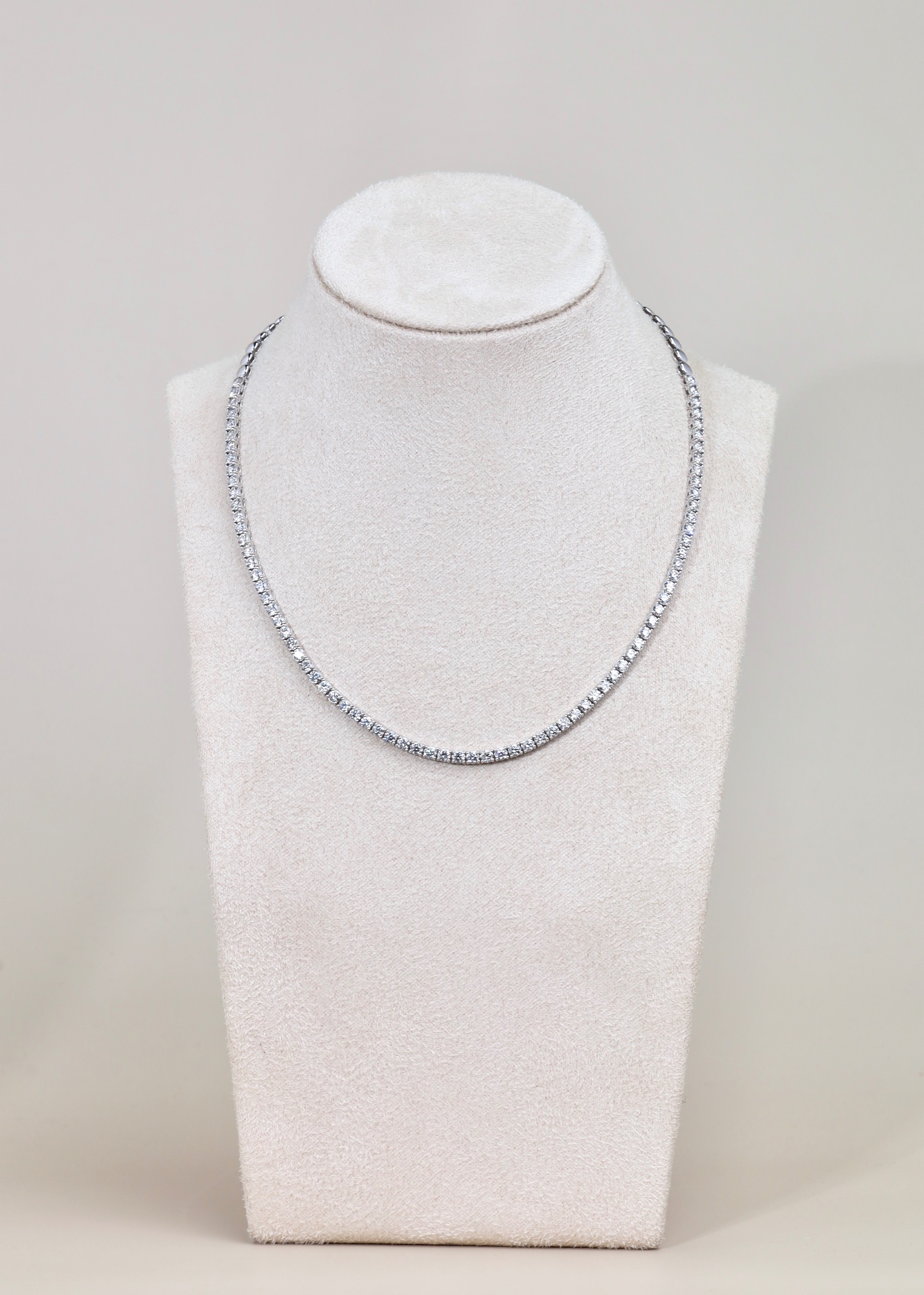 8.10 Carat Semi-Eternity Diamond Necklace in 18K White Gold - Image 5