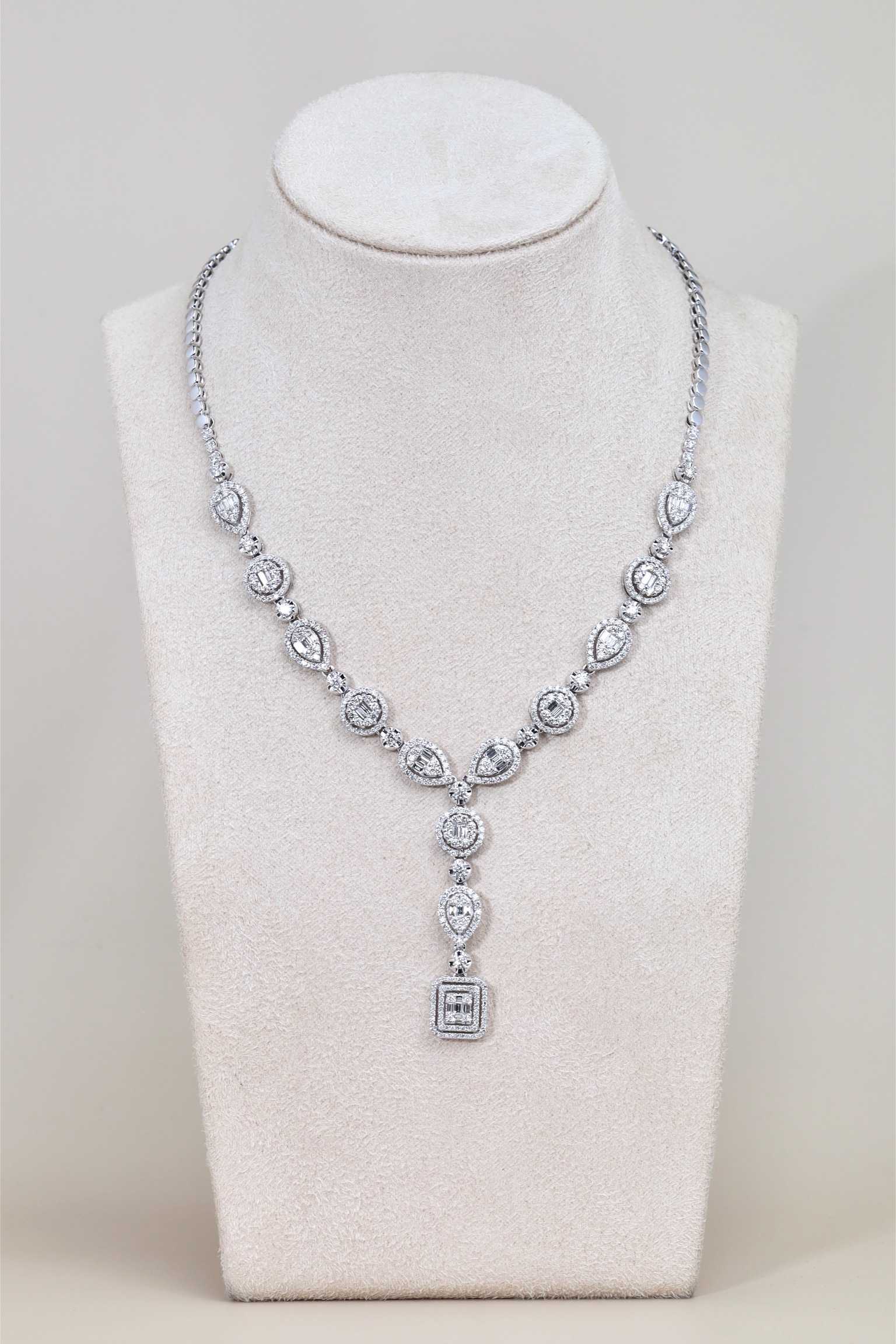 9.48 Carat Full Eternity Illusion Diamond Necklace in 18K White Gold - Image 4