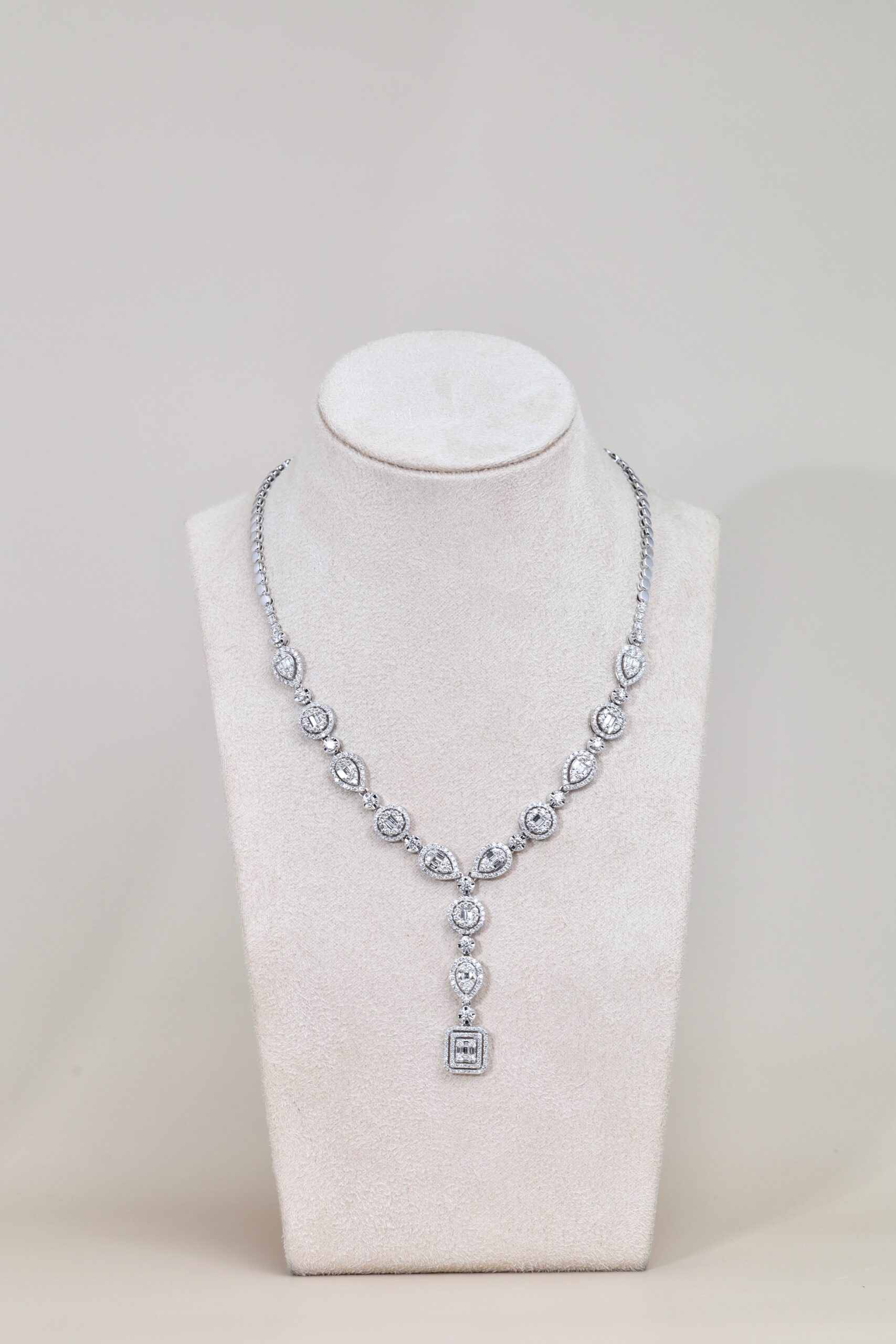 9.48 Carat Full Eternity Illusion Diamond Necklace in 18K White Gold - Image 5