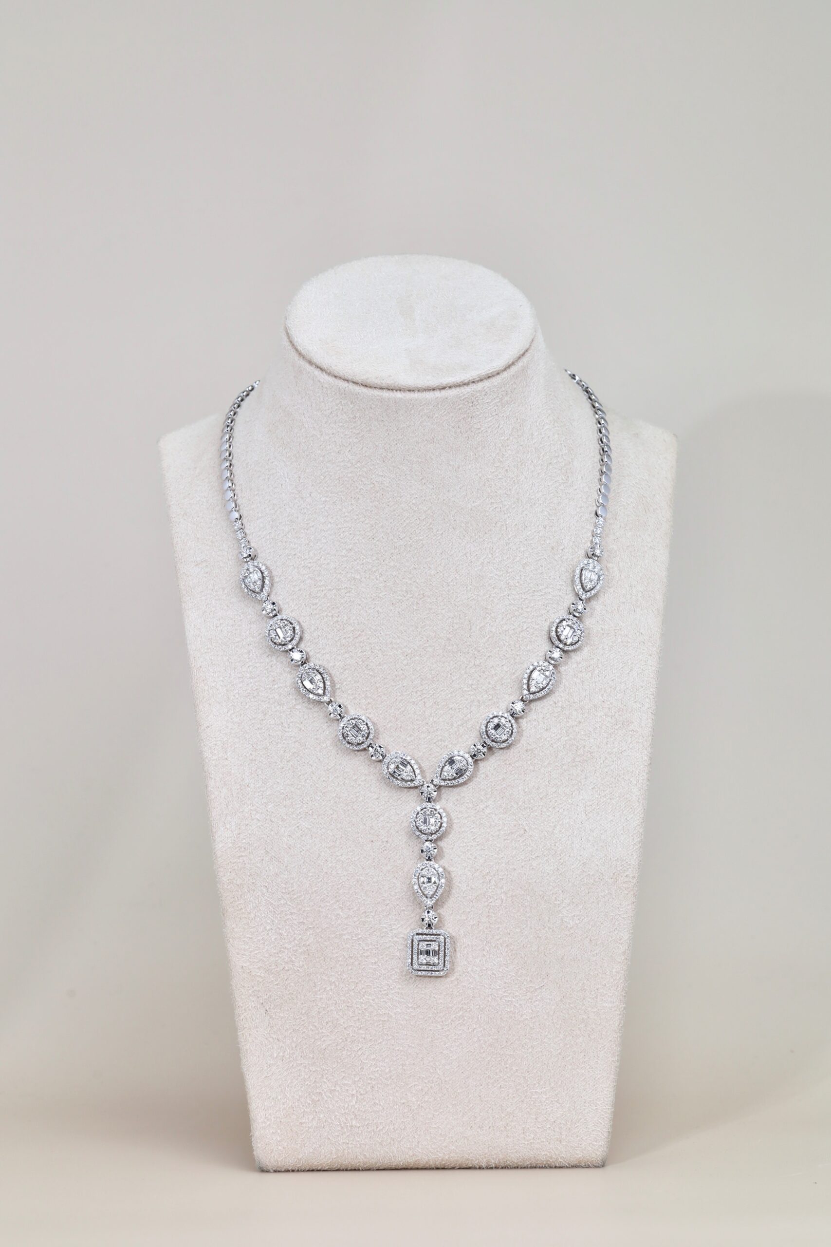 9.48 Carat Full Eternity Illusion Diamond Necklace in 18K White Gold - Image 6