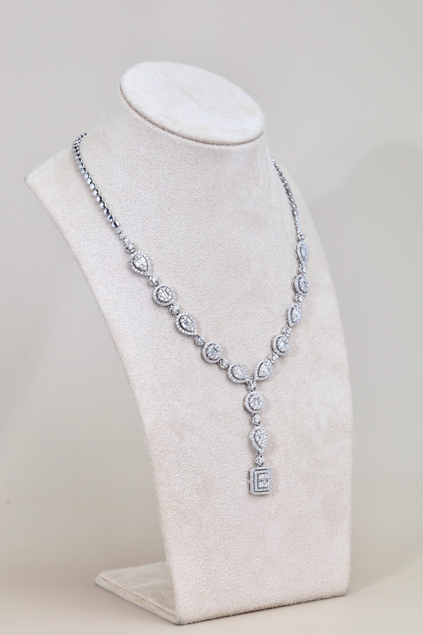 9.48 Carat Full Eternity Illusion Diamond Necklace in 18K White Gold - Image 2
