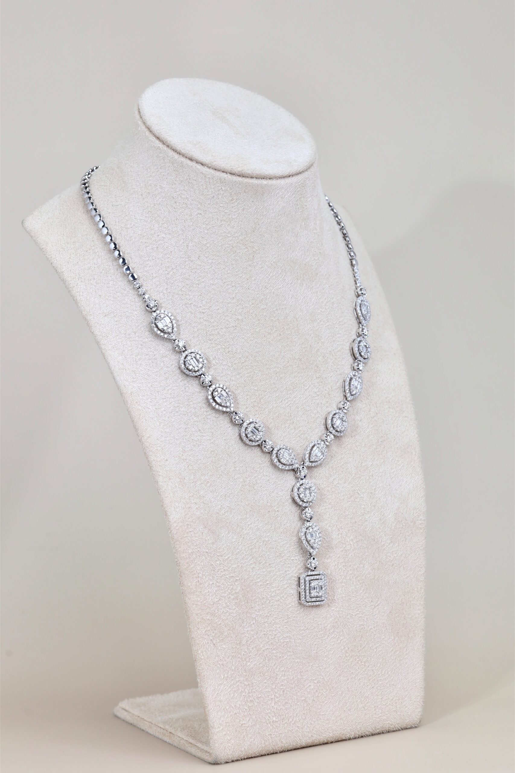 9.48 Carat Full Eternity Illusion Diamond Necklace in 18K White Gold - Image 7