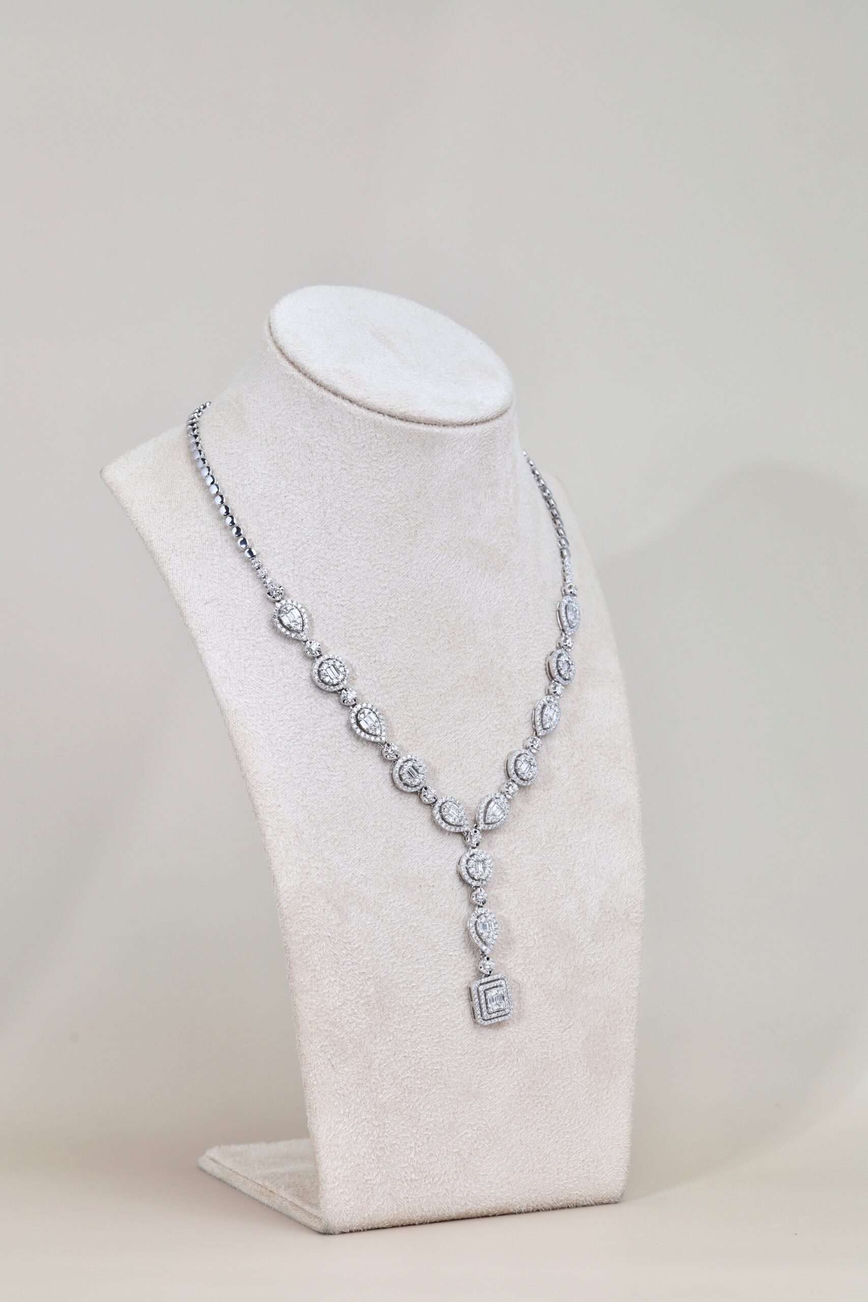 9.48 Carat Full Eternity Illusion Diamond Necklace in 18K White Gold - Image 8