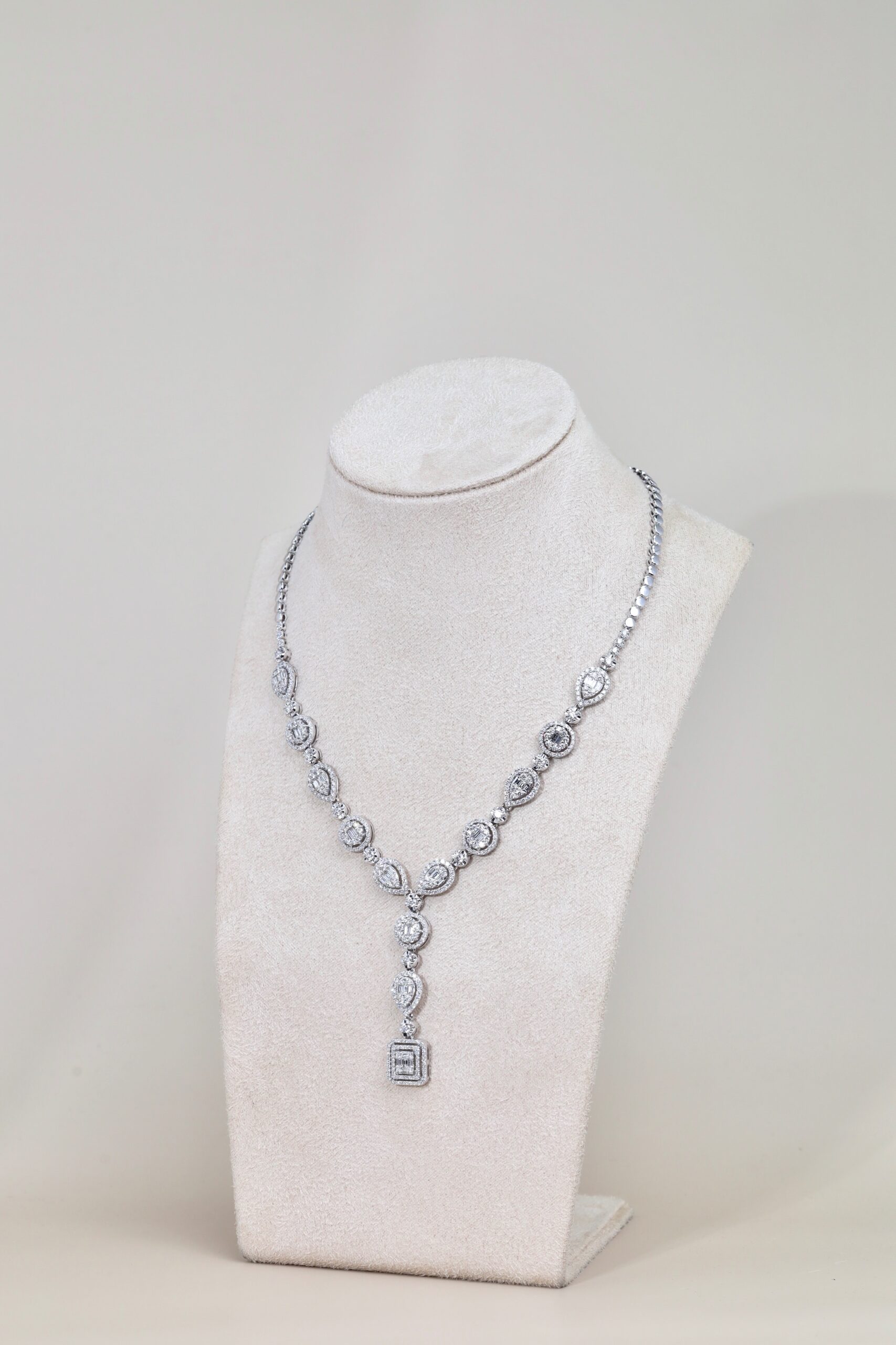 9.48 Carat Full Eternity Illusion Diamond Necklace in 18K White Gold - Image 9