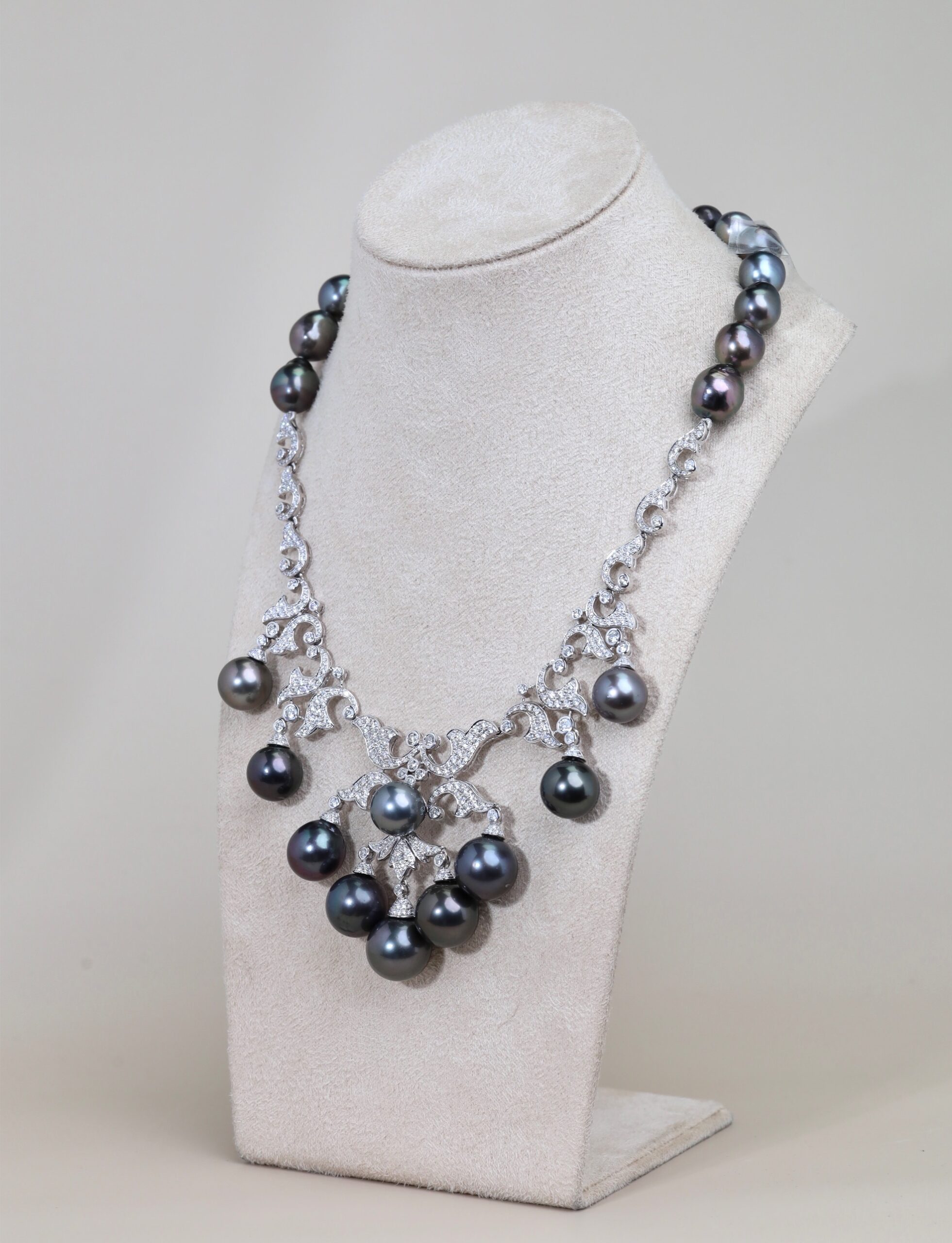 Tahitian Pearl and Diamond Necklace in 18K White Gold - Image 4