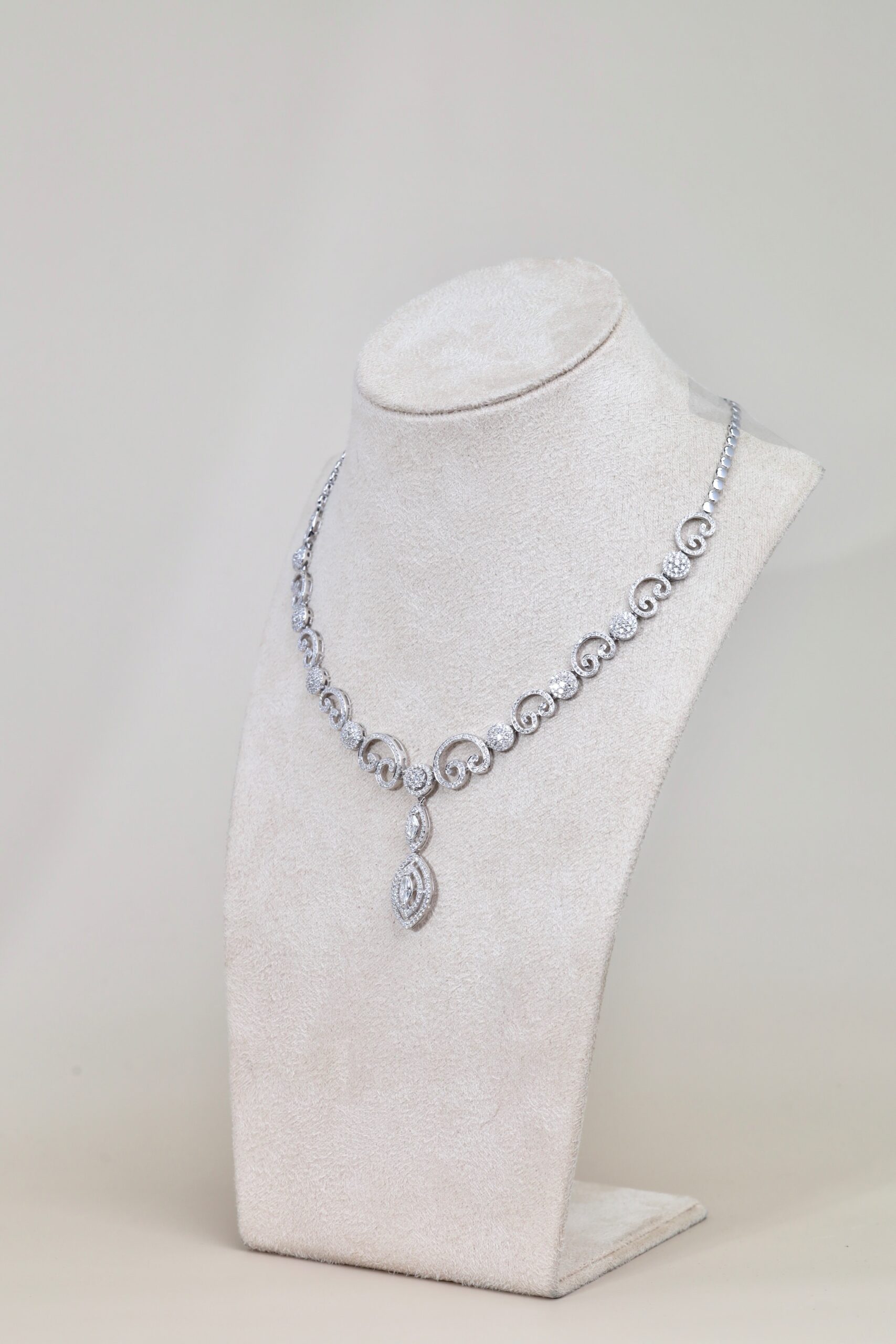 5.75 Carat Diamond Signature Necklace in 18K White Gold - Image 8