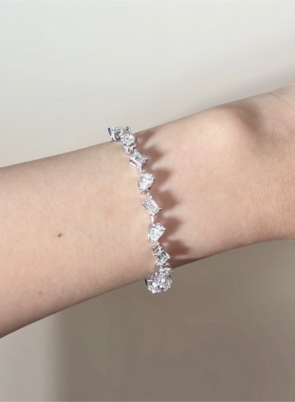 6.13 Carat Pear and Emerald-Cut Diamond Bracelet in 18K White Gold - Image 7