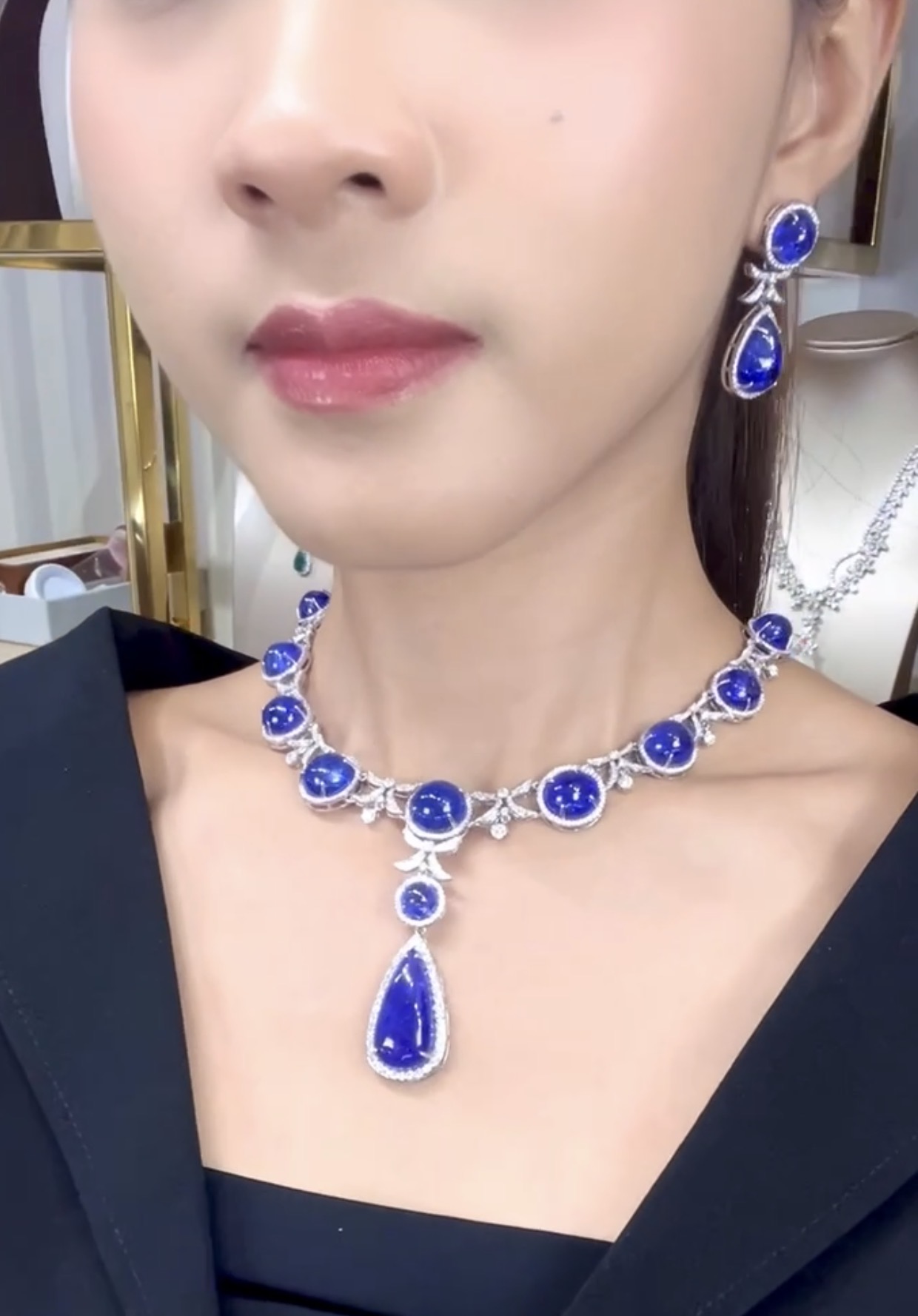 128.55 Carat Tanzanite and Diamond Necklace with Detachable Pendant in 18K White Gold - Image 3
