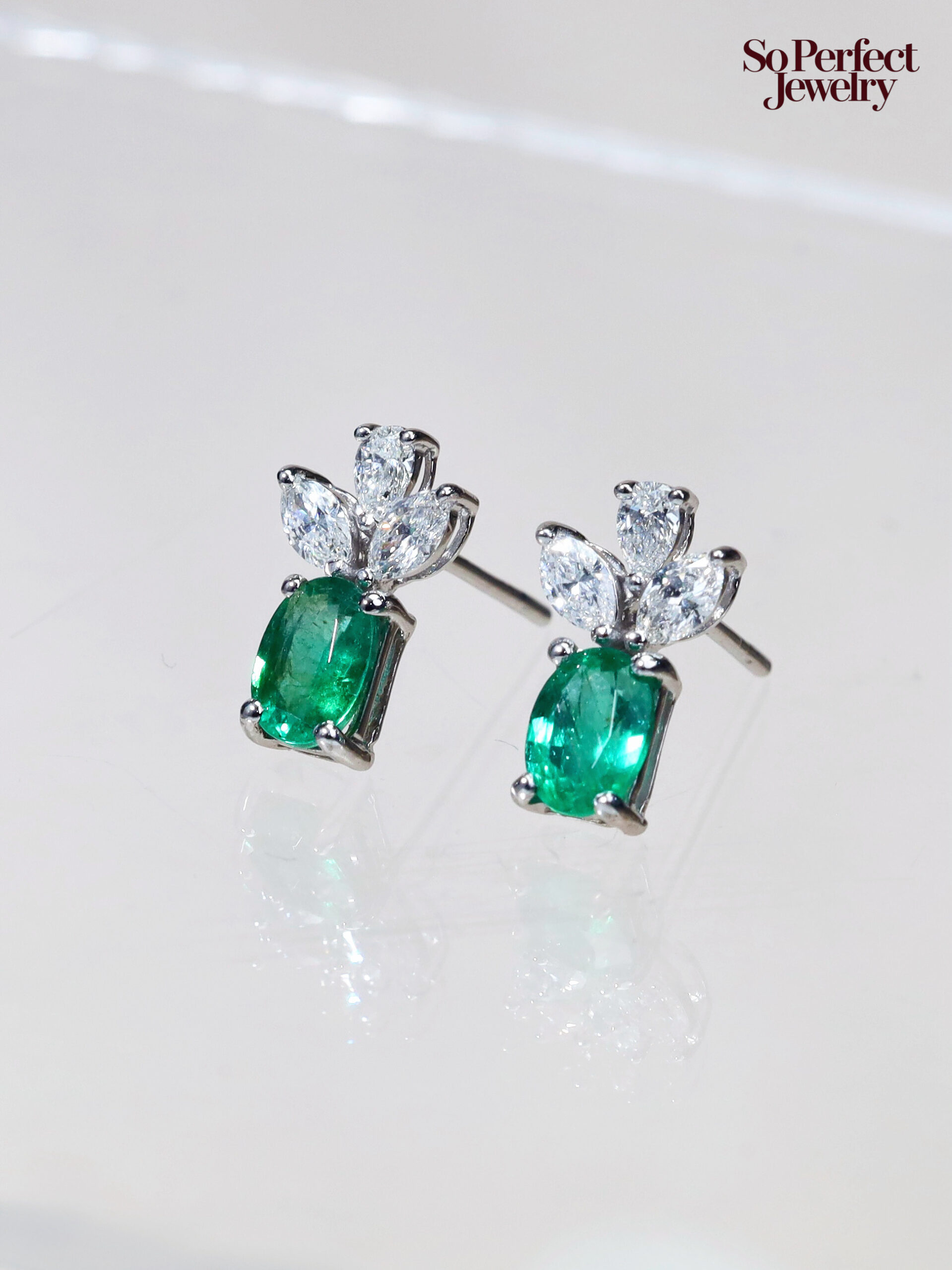 1.51 Carat Emerald and Diamond Stud Earrings in 18K White Gold - Image 2