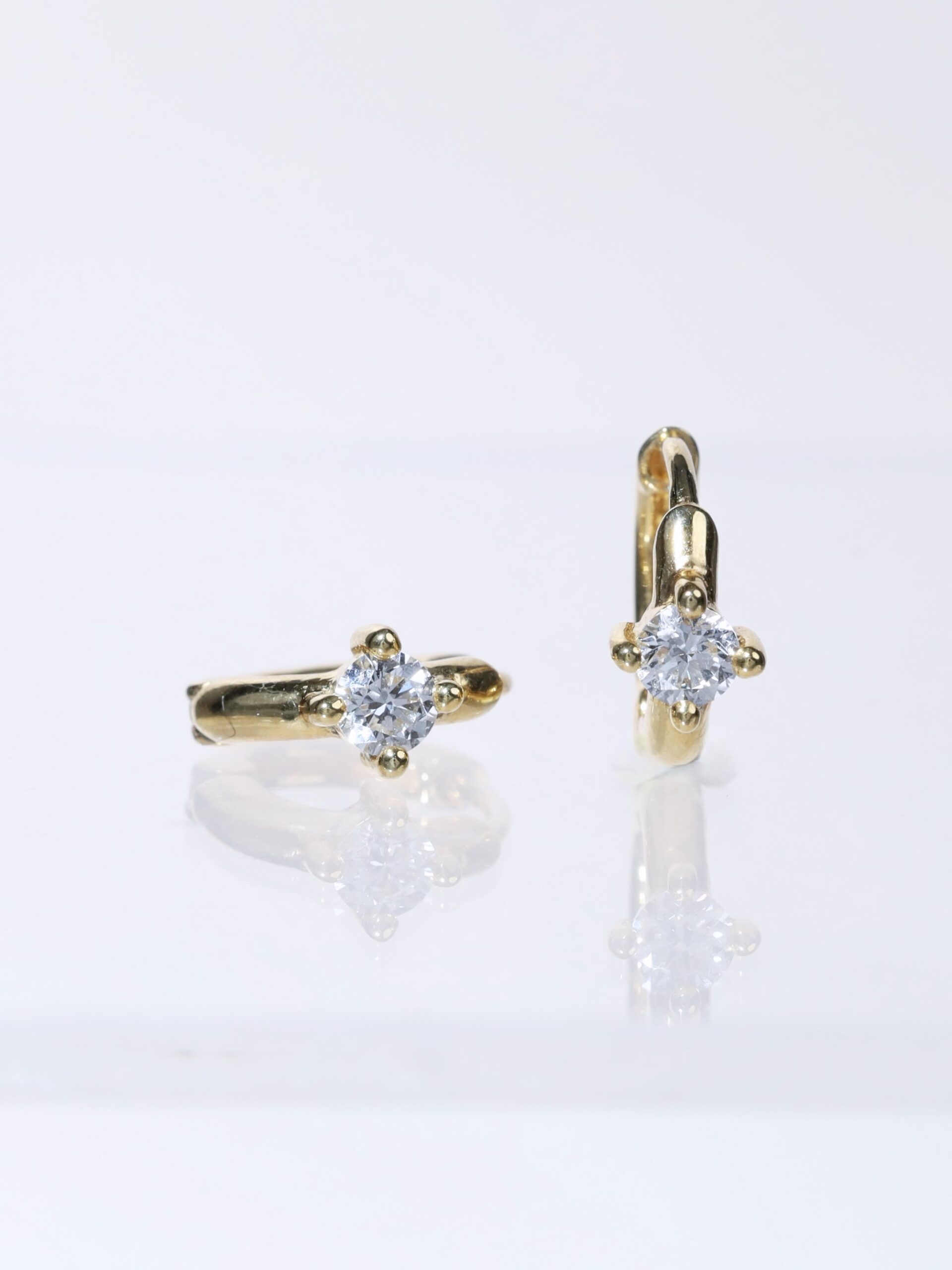 Everyday Chic 0.40 Carat Diamond Huggie Hoop Earrings in 18K Yellow Gold - Image 7
