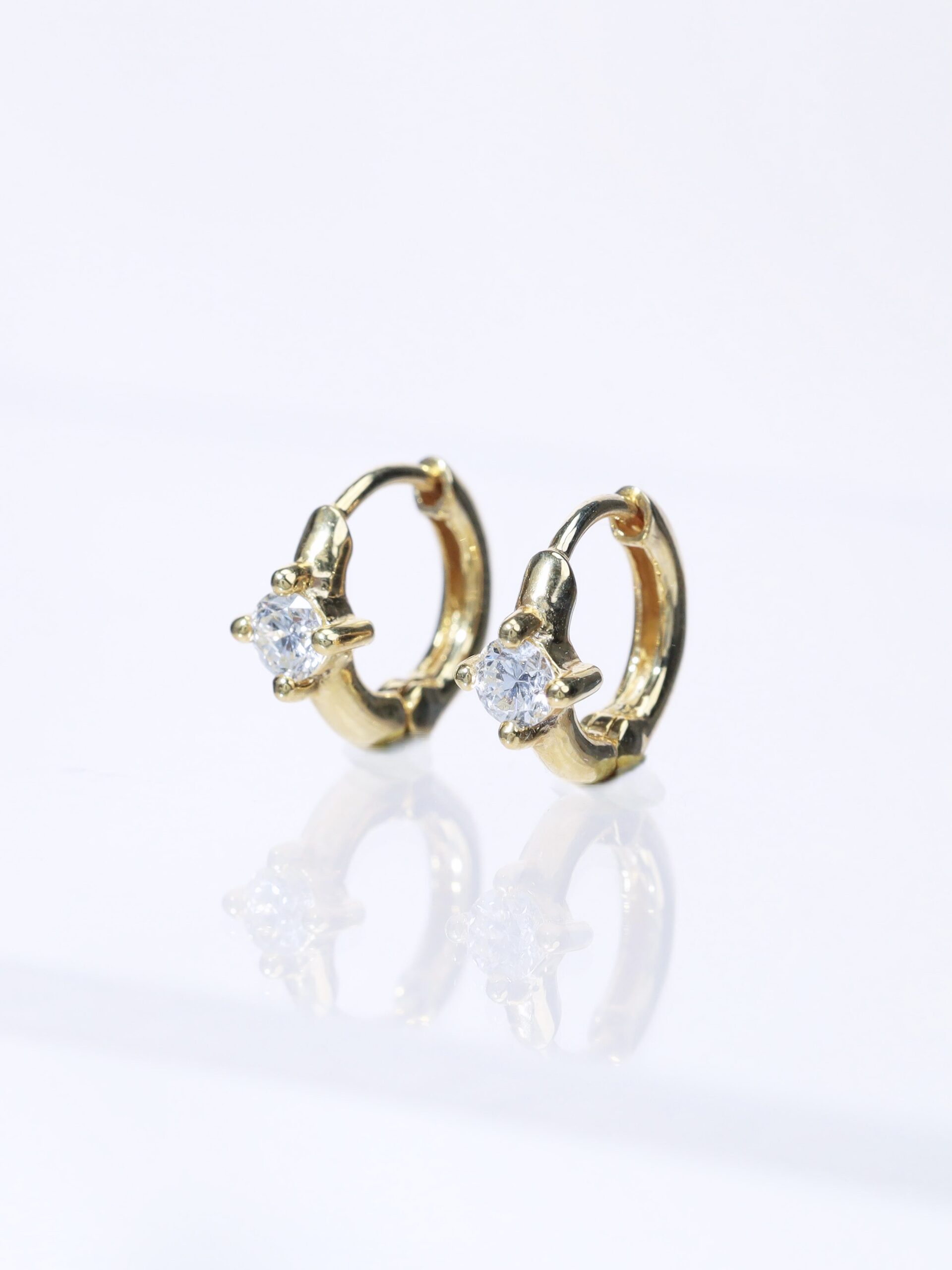 Everyday Chic 0.40 Carat Diamond Huggie Hoop Earrings in 18K Yellow Gold - Image 8
